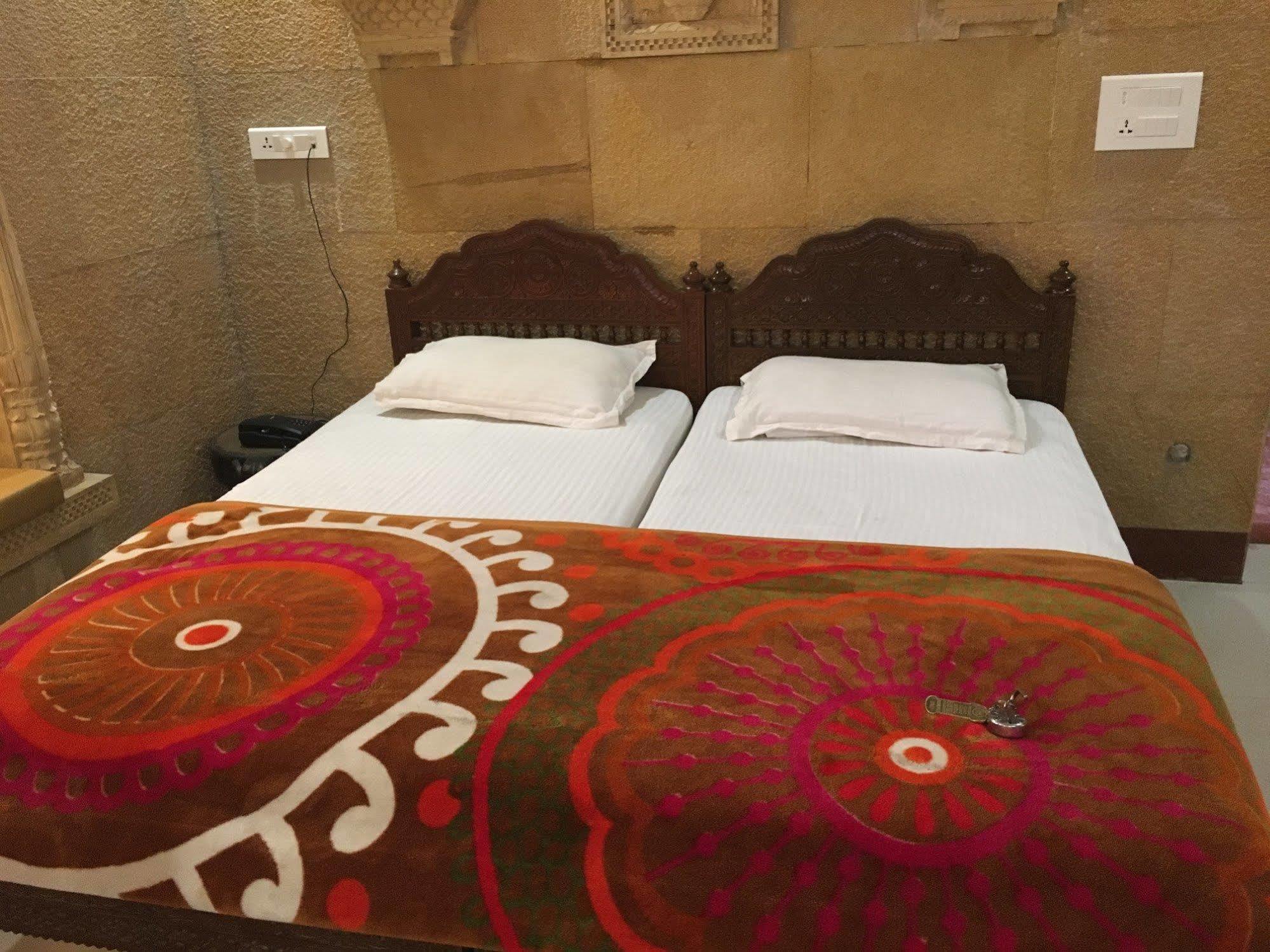 Hotel Neem Haveli Jaisalmer Bagian luar foto